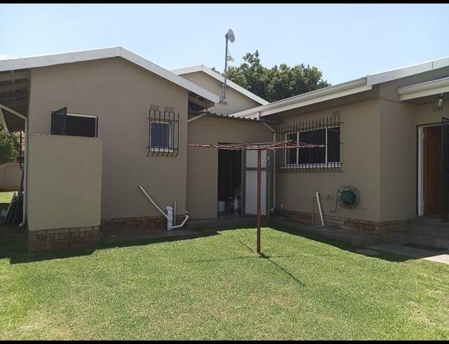 4 BEDROOM HOUSE FOR SALE IN HELIKONPARK